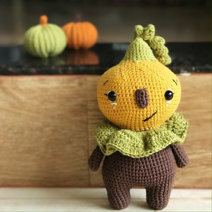 Cozy farmhouse pumpkin doll knitting pattern, no sew Halloween home decor crochet pattern