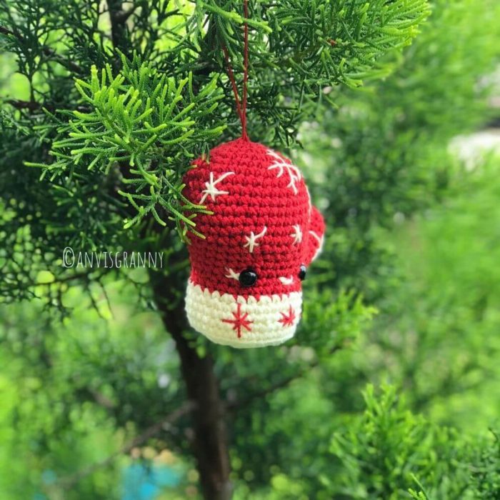 Christmas ornament crochet pattern - cute mitten amigurumi pattern Christmas decoration 1
