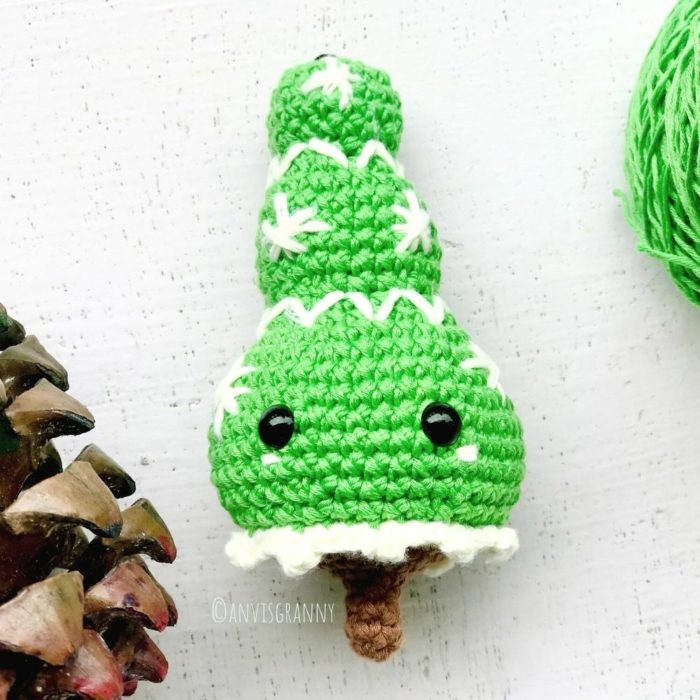 1Crochet amigurumi Christmas tree ornament pattern