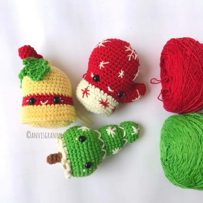 crochet christmas bell, tree, mitten ornament pattern for beginners