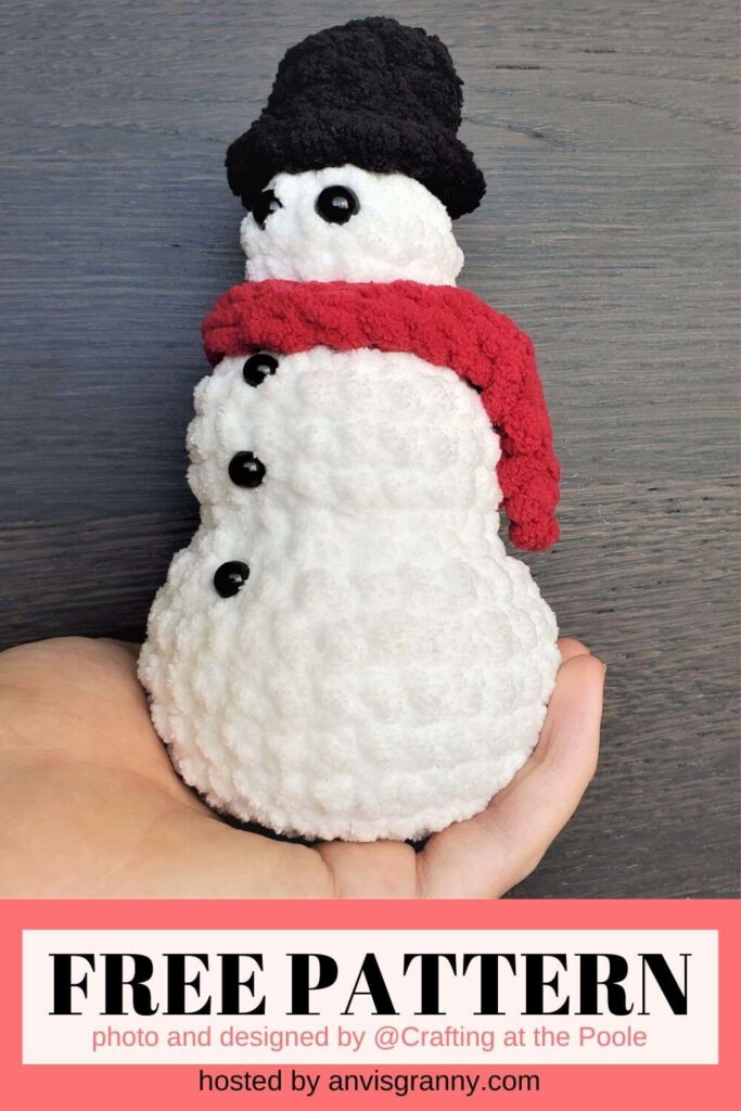 Christmas snowman amigurumi free pattern for beginners.