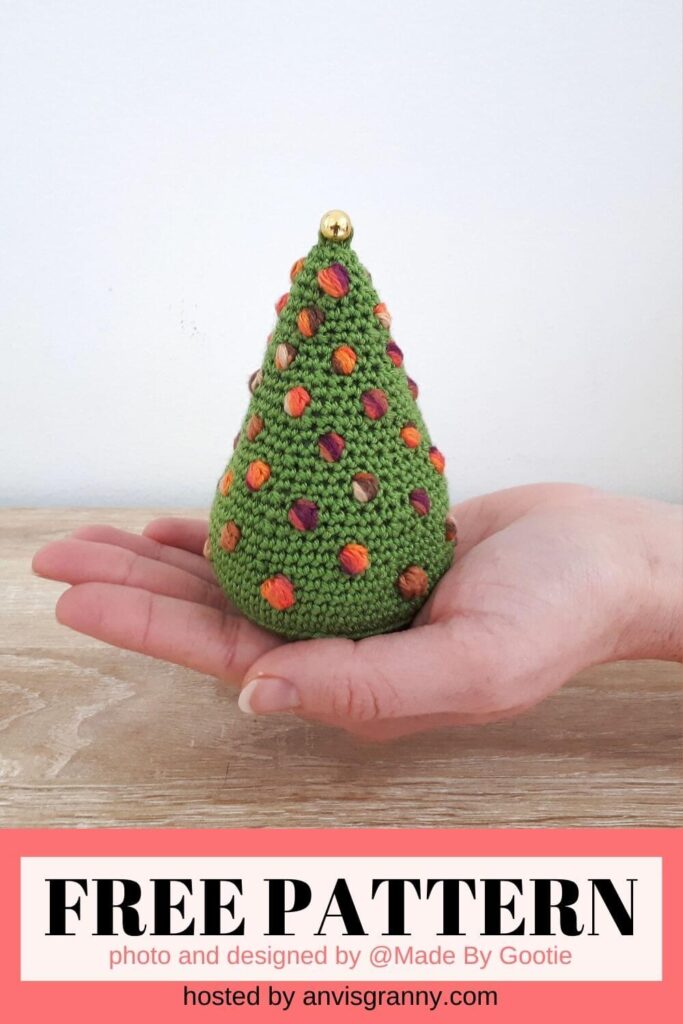 Christmas tree amigurumi free pattern for beginners.