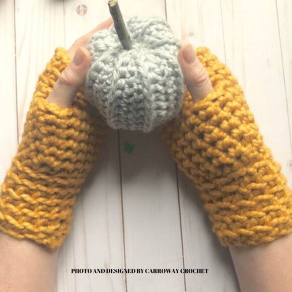 Oh So Cosy Fingerless Gloves free crochet pattern