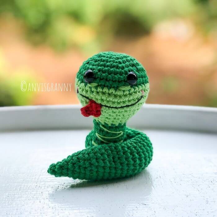 Chinese zodiac snake crochet amigurumi pattern for beginners