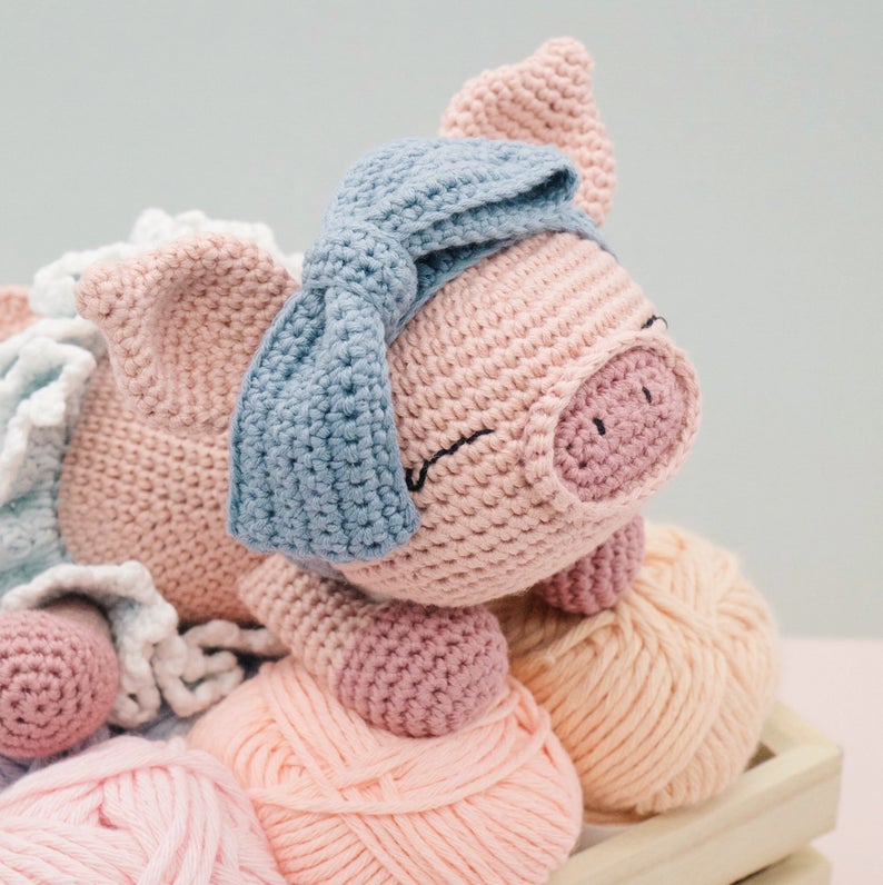 pig amigurumi crochet pattern by little aqua girl