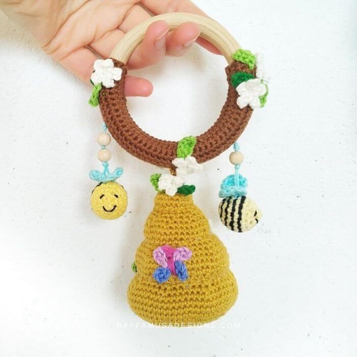 bee hive rattle for baby amigurumi crochet pattern