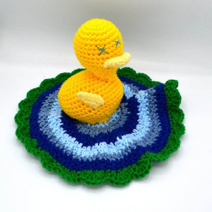 duck amigurumi toy crochet pattern
