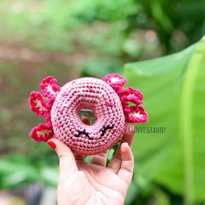 baby axolotl plush toy donut amigurumi crochet pattern for beginners