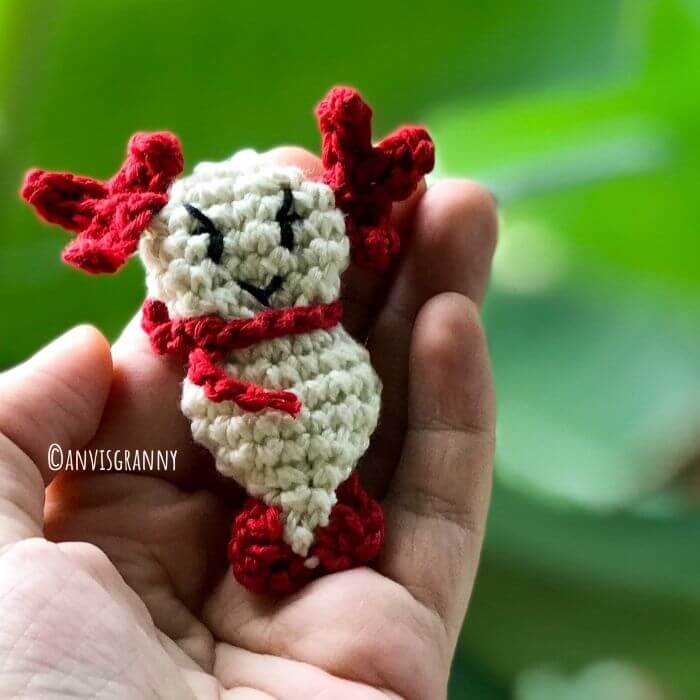 crochet axolotl amigurumi pattern for christmas ornament8