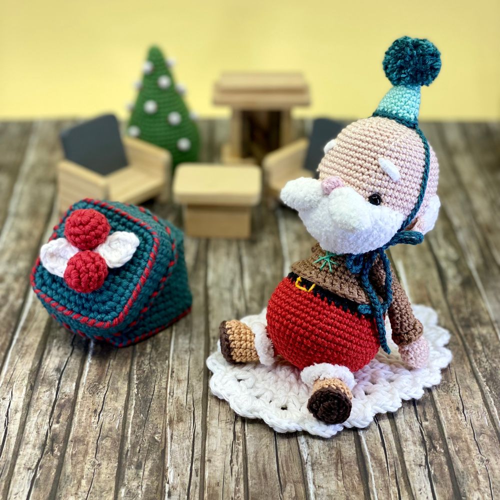 amigurumi Christmas in July crochet pattern
