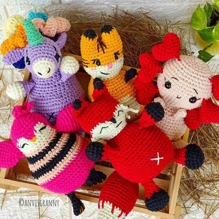 no-sew roly poly free animal crochet patterns (fox, unicorn, tiger, axololt, penguin) (1)