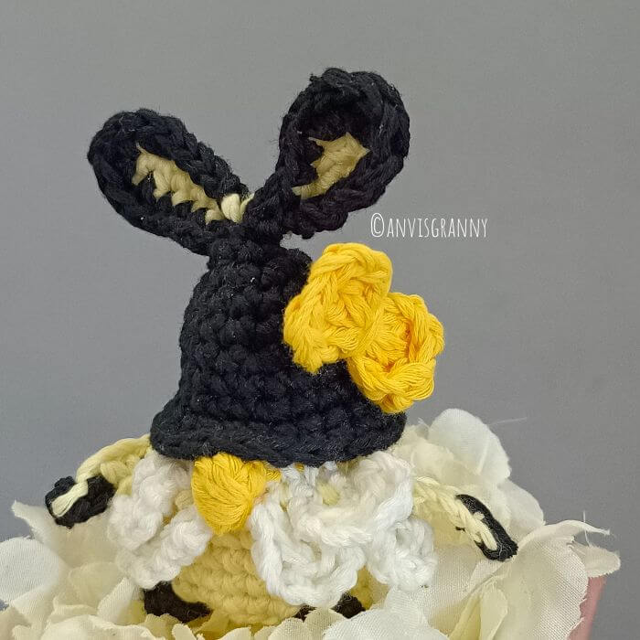 How to crochet a no sew bunny gnome amigurumi for beginners