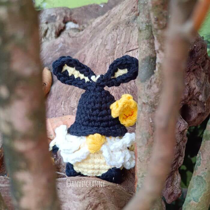 Mini amigurumi bunny gnome crochet pattern free