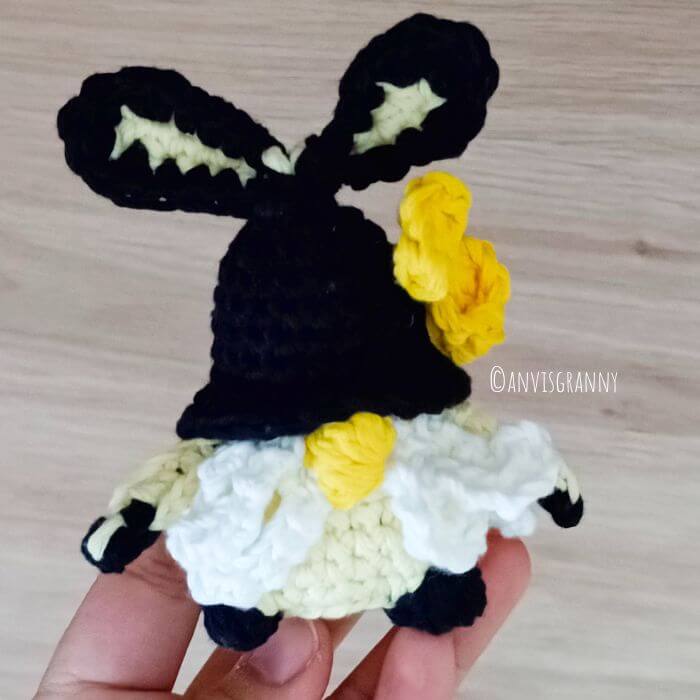 free amigurumi rabbit gnome pattern for Easter