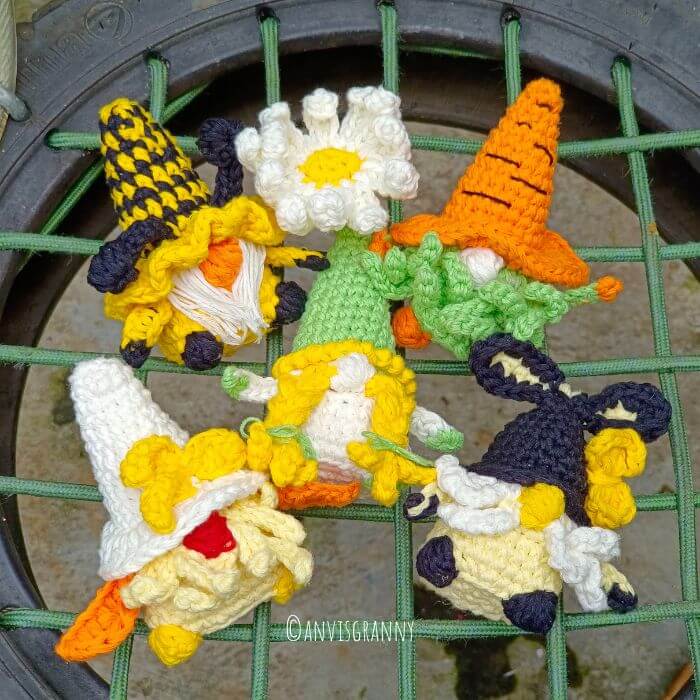 tiny Easter gnomes crochet patterns for beginners (1)