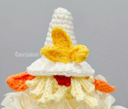 no-sew crochet easter gnome chick amigurumi pattern (1)