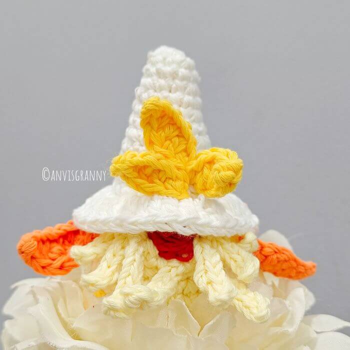 no-sew crochet easter gnome chick amigurumi pattern (1)