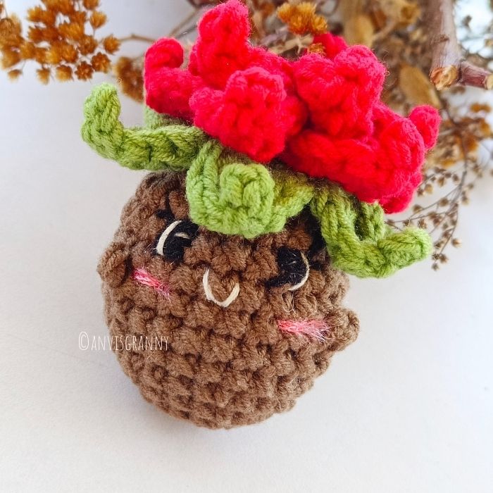 No-sew poinsettia stuffed ornament crochet pattern