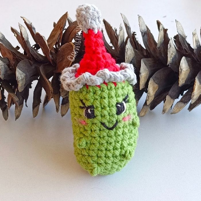 easy Christmas pickle ornament crochet pattern