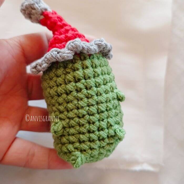 Quick and easy amigurumi pickle crochet tutorial