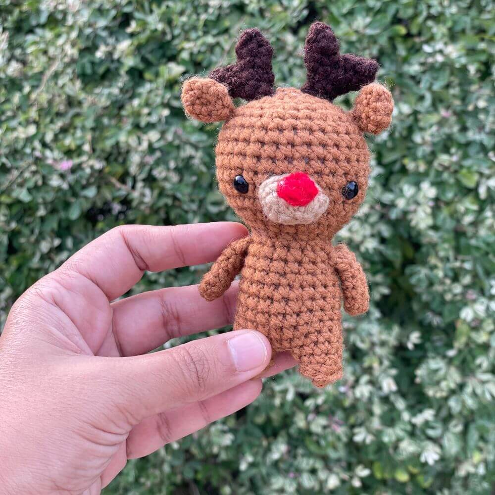 Day 6 (2) - Easy reindeer amigurumi free pattern